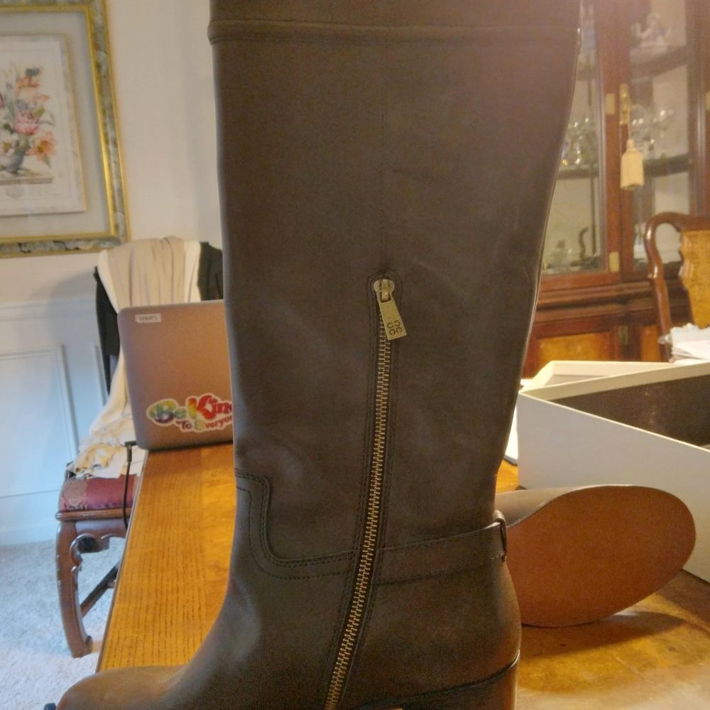 Coach Womens brown boots size 9.5 B, new in box.